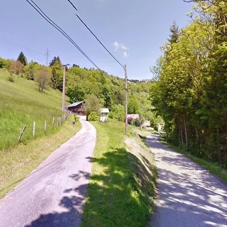 Chalet With One Bedroom In With Wonderful Mountain View And Enclosed Garden 12 Km From The Slopes *